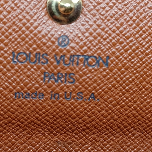 Louis Vuitton Key Case (4keys) - Picture 9 of 11
